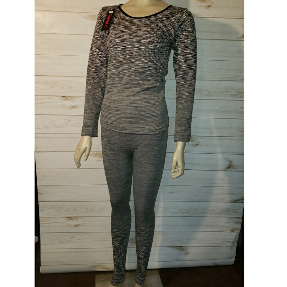 SALE!! 🤩 NWT Gray Active wear Set